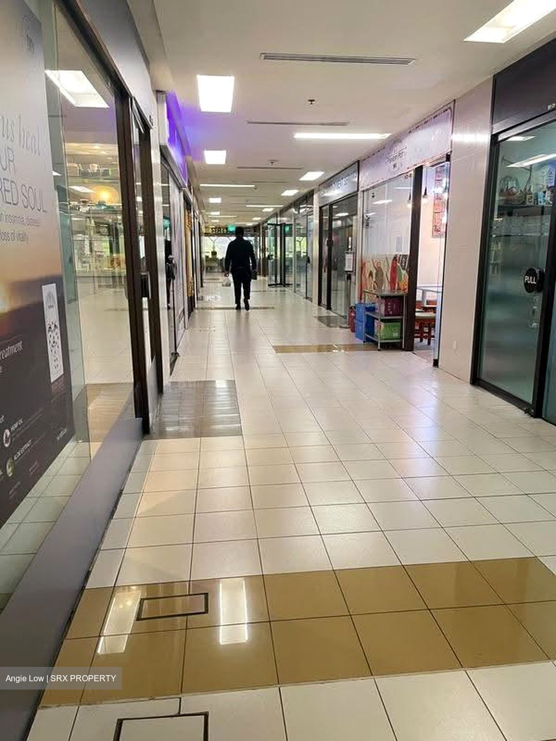 The Adelphi (D6), Retail #627479431